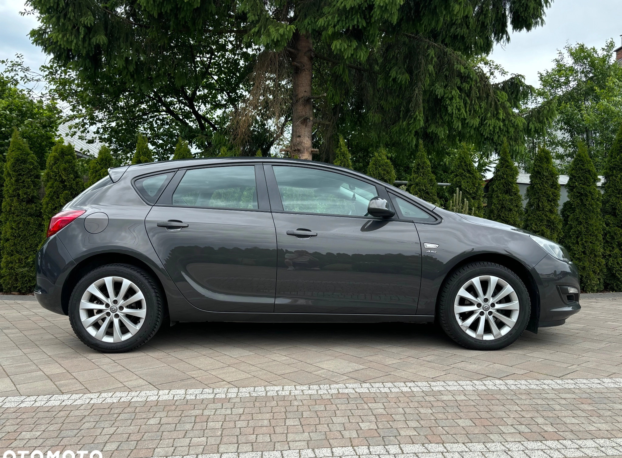 Opel Astra cena 27500 przebieg: 173500, rok produkcji 2013 z Poniatowa małe 232